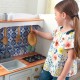 Bucataria de joaca pentru copii Mozaic cu Frigider magnetic - Mosaic Magentic Play Kitchen Kidkraft