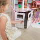 Casuta pentru papusi Country Estate KidKraft cu sunete si lumini 135 x 117 cm din lemn MDF