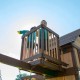 Complex Ansamblu de Joaca SkyFort cu Tub Spirala din lemn de cedru - Loc Centru de exterior multifunctional cu tobogan elicoidal si 3 nivele de joaca Sky Fort III Backyard Discovery  