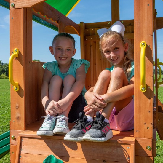 Complex Loc de Joaca SomerSET din lemn de cedru - Centru din lemn cu Tobogan si Leagane 2 nivele Playset Backyard Discovery 