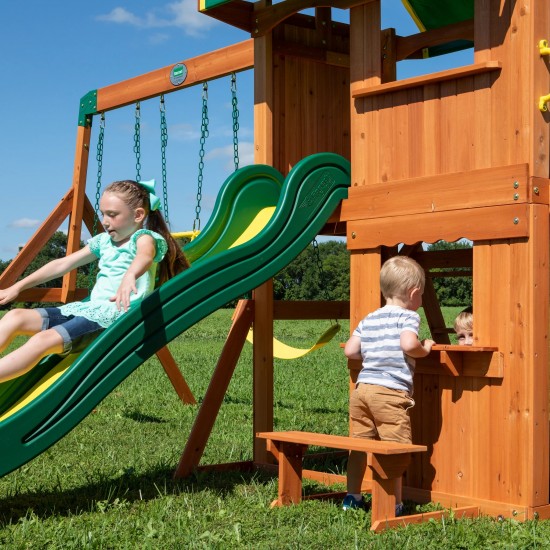 Complex Loc de Joaca SomerSET din lemn de cedru - Centru din lemn cu Tobogan si Leagane 2 nivele Playset Backyard Discovery 
