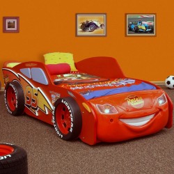 Pat masina copii Fulger McQueen cu roti 3D - patut din lemn MDF