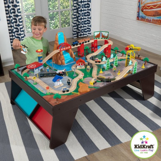 Set Trenulet KidKraft Waterfall Train Station din lemn cu masuta de joaca